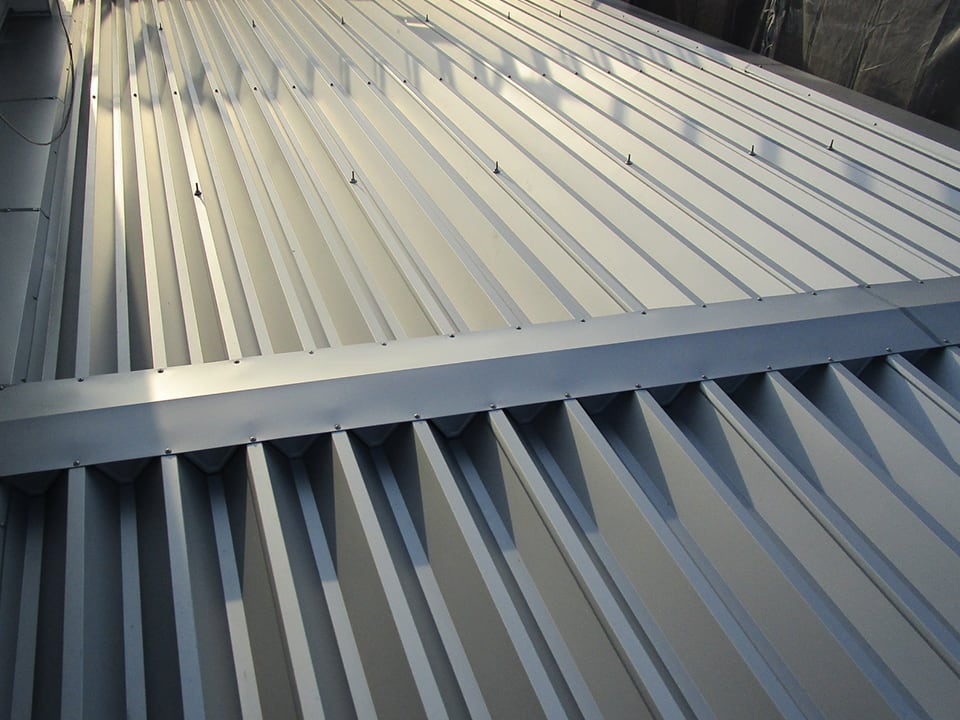 屋根板金カバー工事、外壁ルミステージ塗装工事