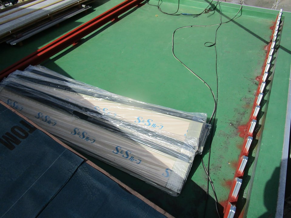 屋根板金カバー工事、外壁ルミステージ塗装工事前